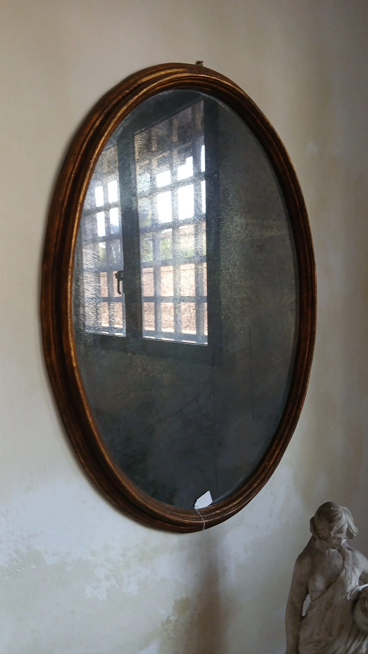 Espejo oval antiguo en madera dorada al pan de oro – principios del siglo XX