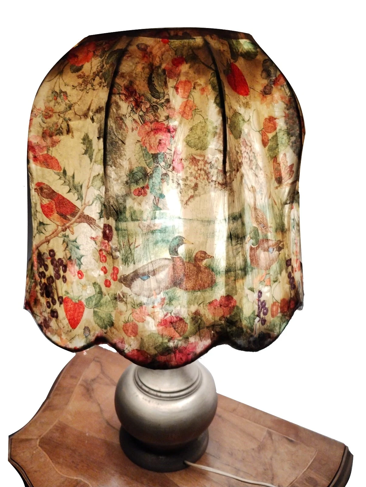 Lampada da tavolo base in bronzo paralume decorato anni ’60