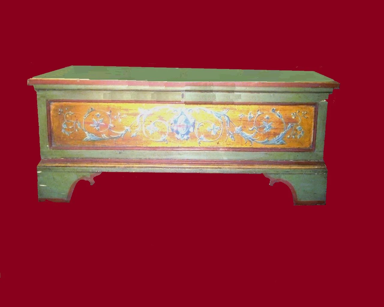 Cassapanca vintage in legno dipinta nei toni pastello e oro