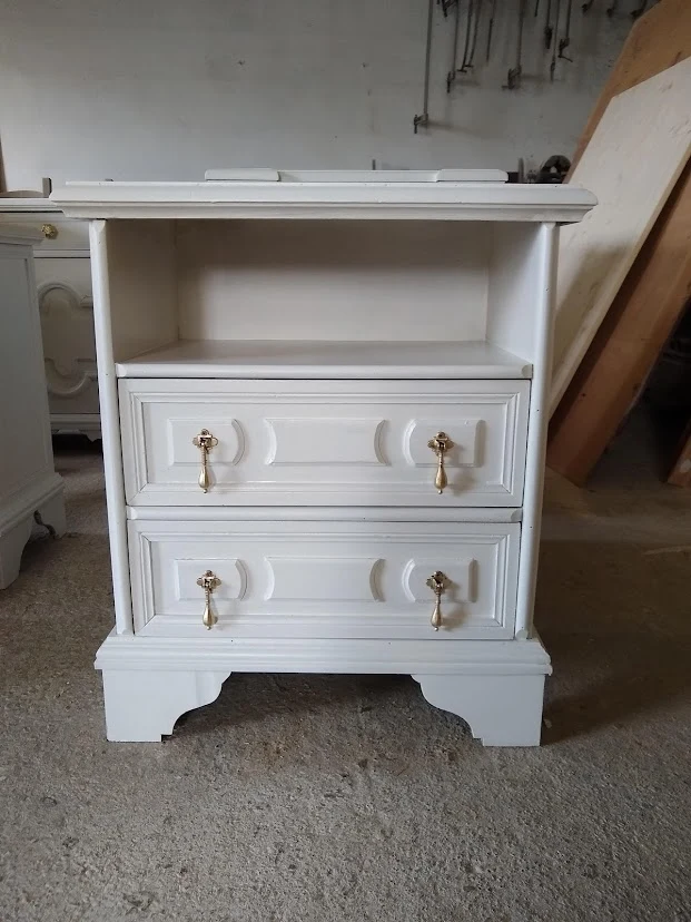 Comodino Style Bianco Oro Shabby Chic con ripiano e due cassetti