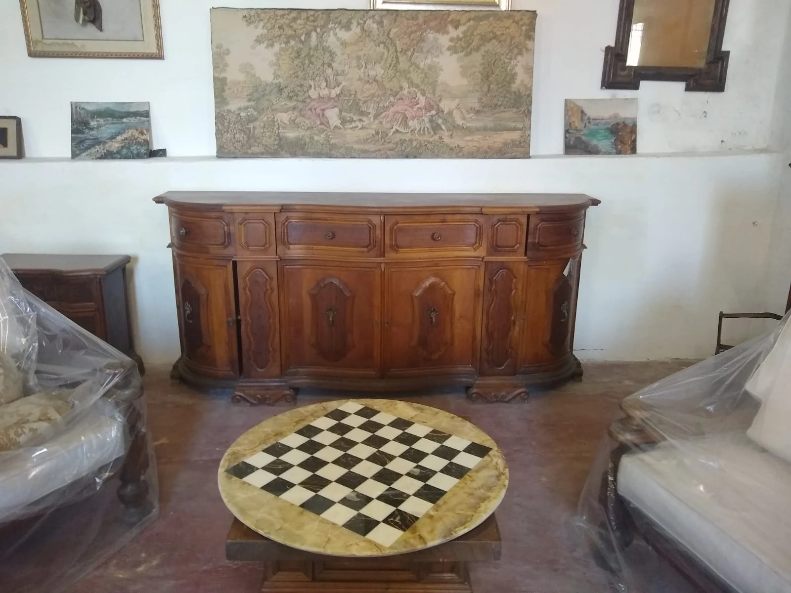 Credenza sagomata in stile 1700 Veneto con sportelli e cassetti