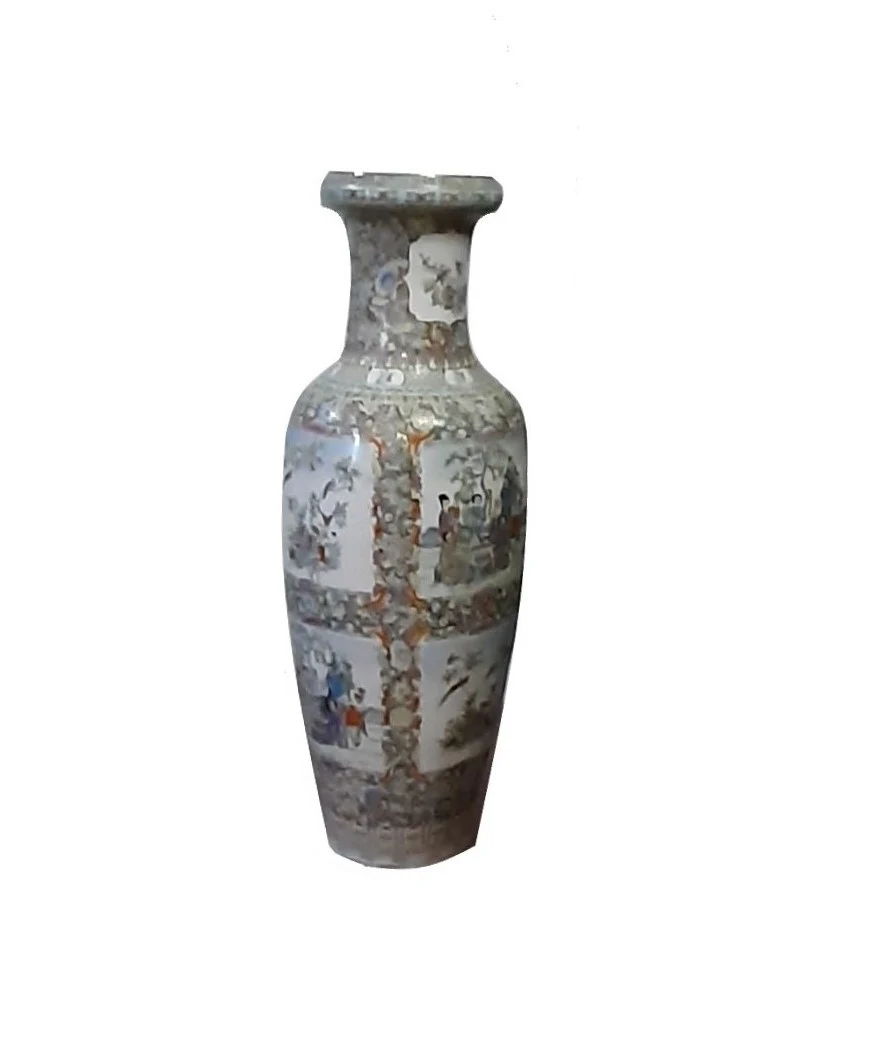 Antico vaso molto grande orientale con istoriografie dipinte a smalto