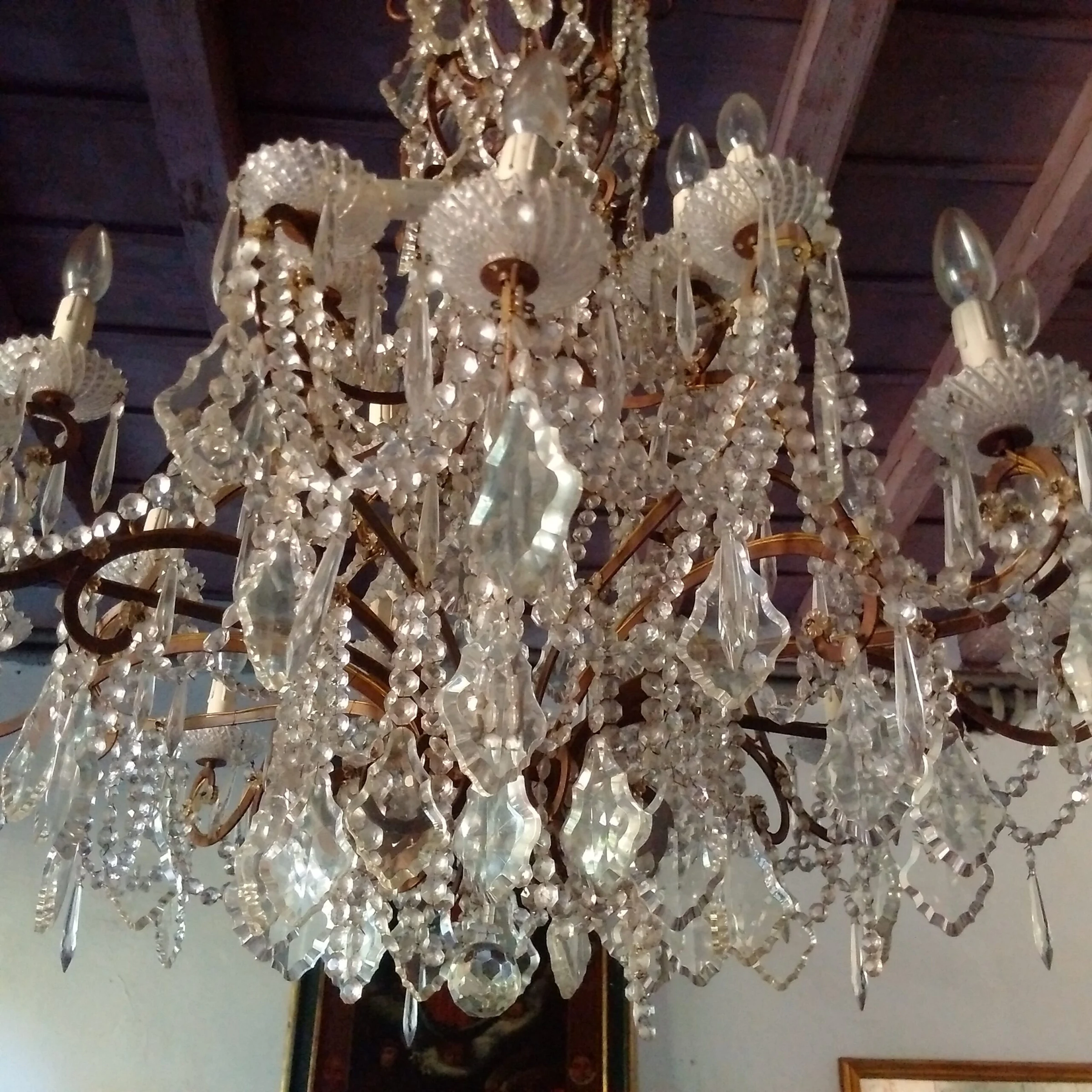 Importante lampadario 24 luci in cristallo di Boemia e bronzo