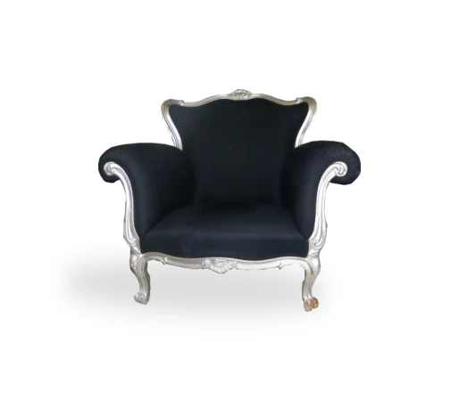 Elegante poltrona in stile settecentesco con parti in legno intagliato