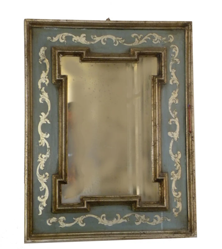 Elegante specchio rettangolare con cornice decorativa dipinta