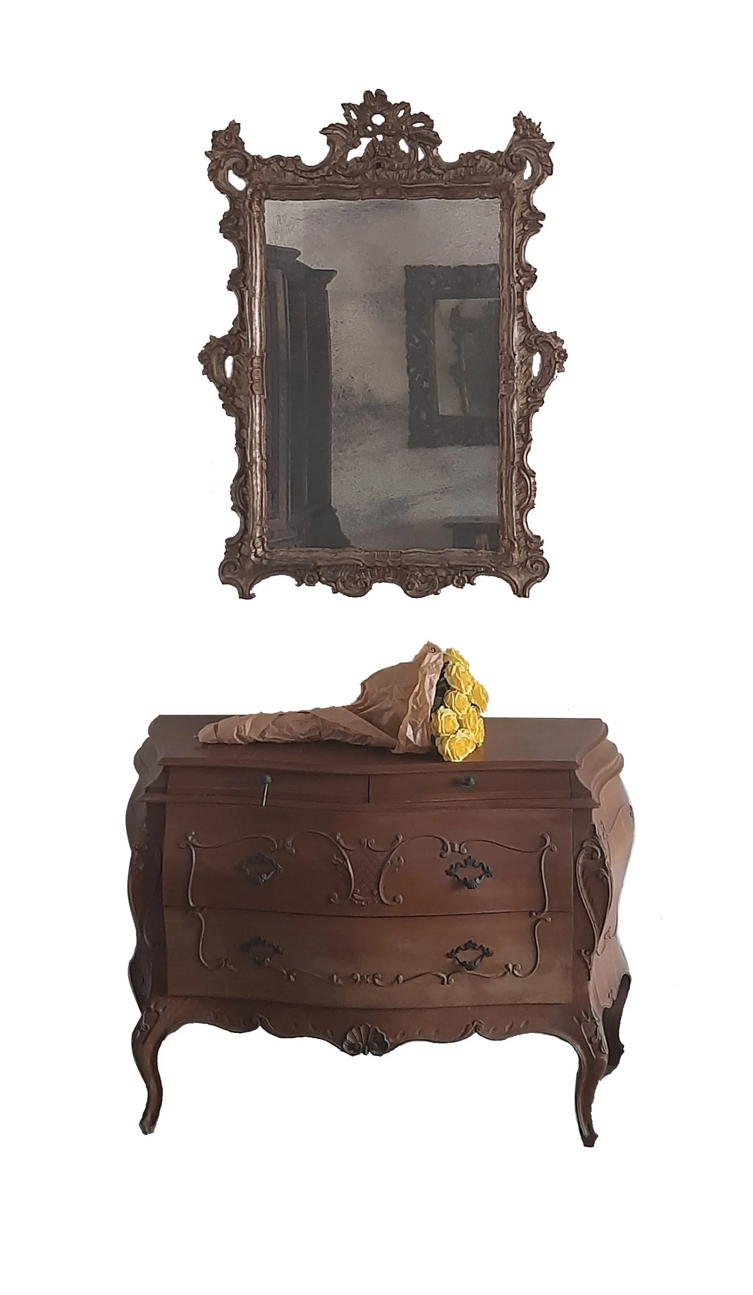 Antica specchiera vintage con cornice intagliata a mano
